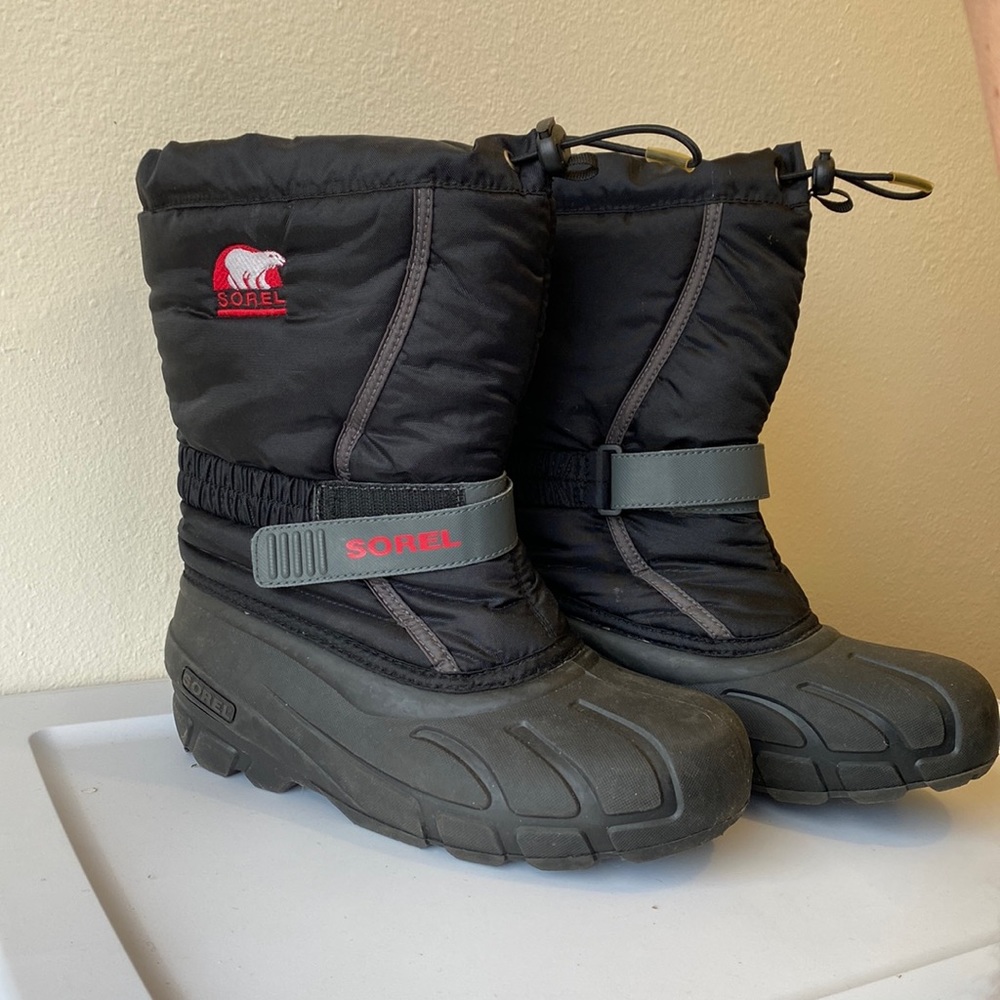 Sorel big kids snow boots size 6